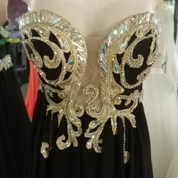 Jonathan Kayne gown - Picture 3 of 12